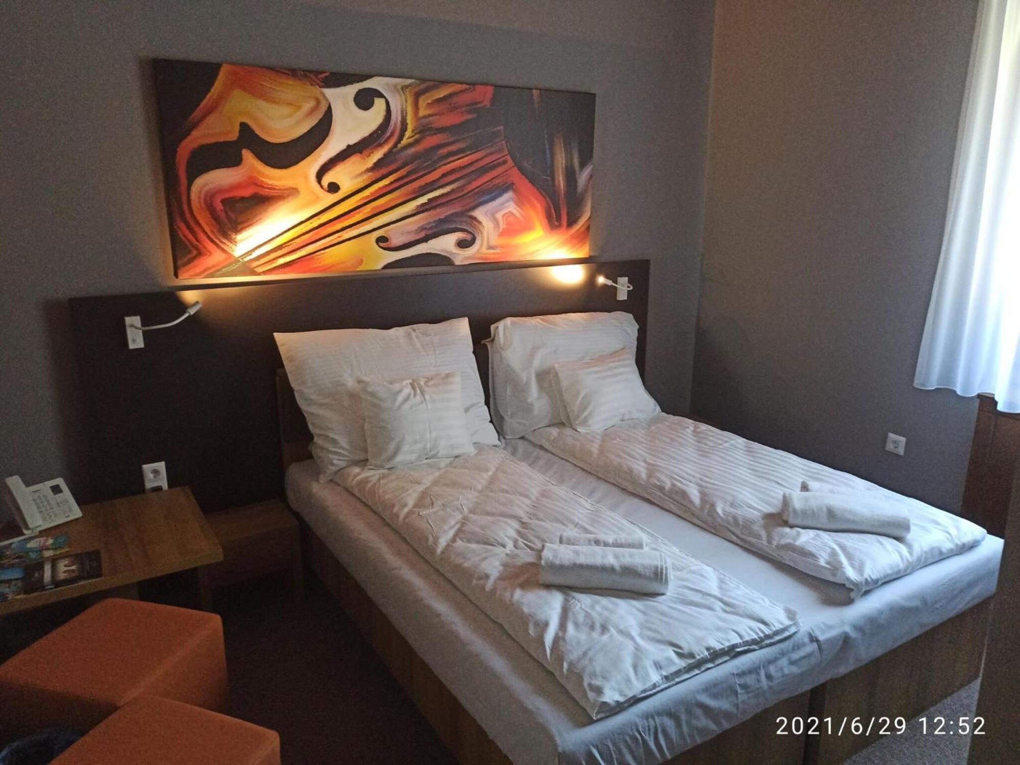 Svajci Lak Panzio Bed and Breakfast Nyíregyháza Buitenkant foto