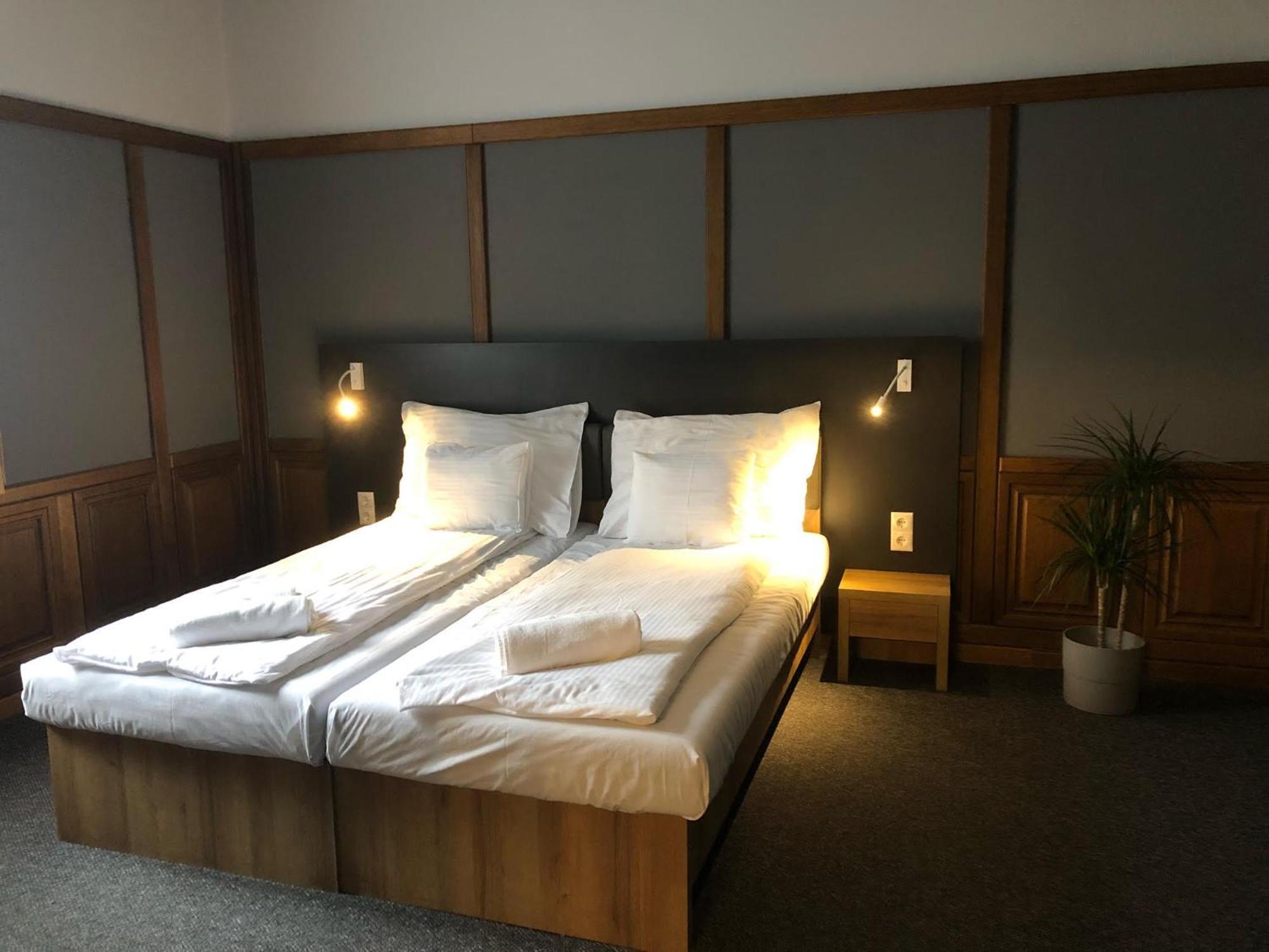 Svajci Lak Panzio Bed and Breakfast Nyíregyháza Buitenkant foto