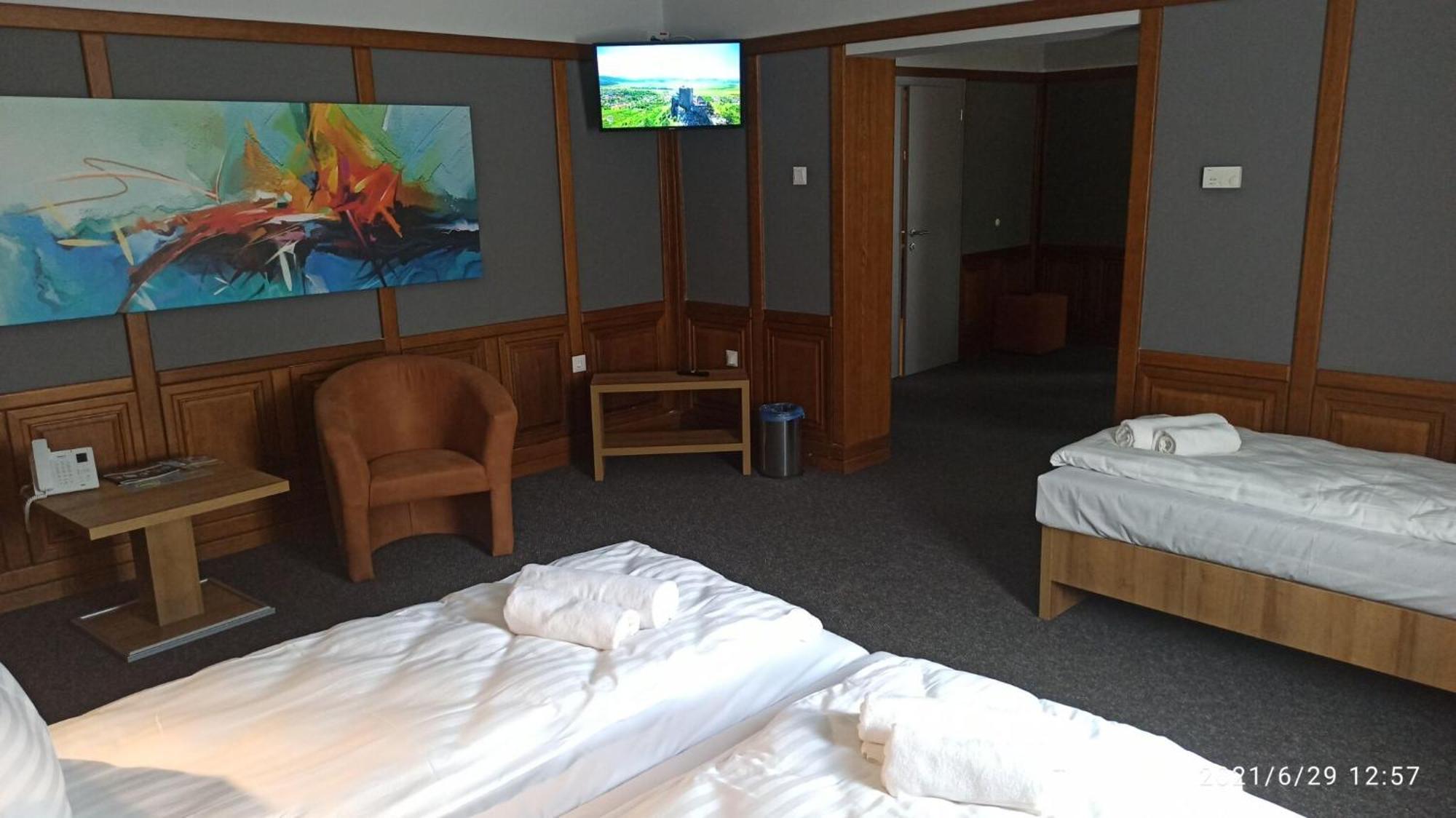 Svajci Lak Panzio Bed and Breakfast Nyíregyháza Buitenkant foto